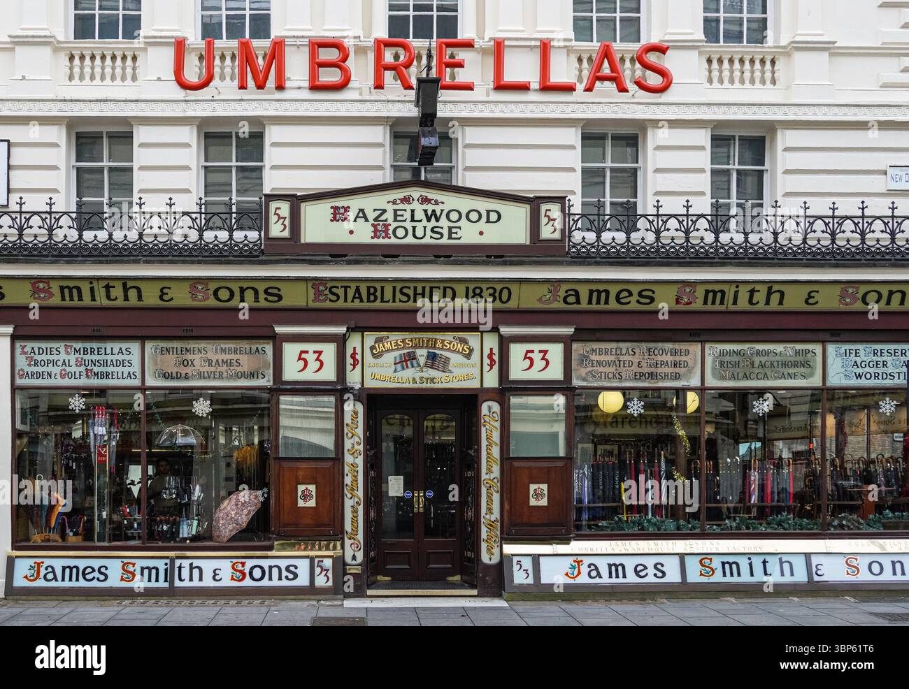 Außenansicht des James Smith & Sons Stores, Hazelwood House, New Oxford Street, London England Großbritannien Stockfoto