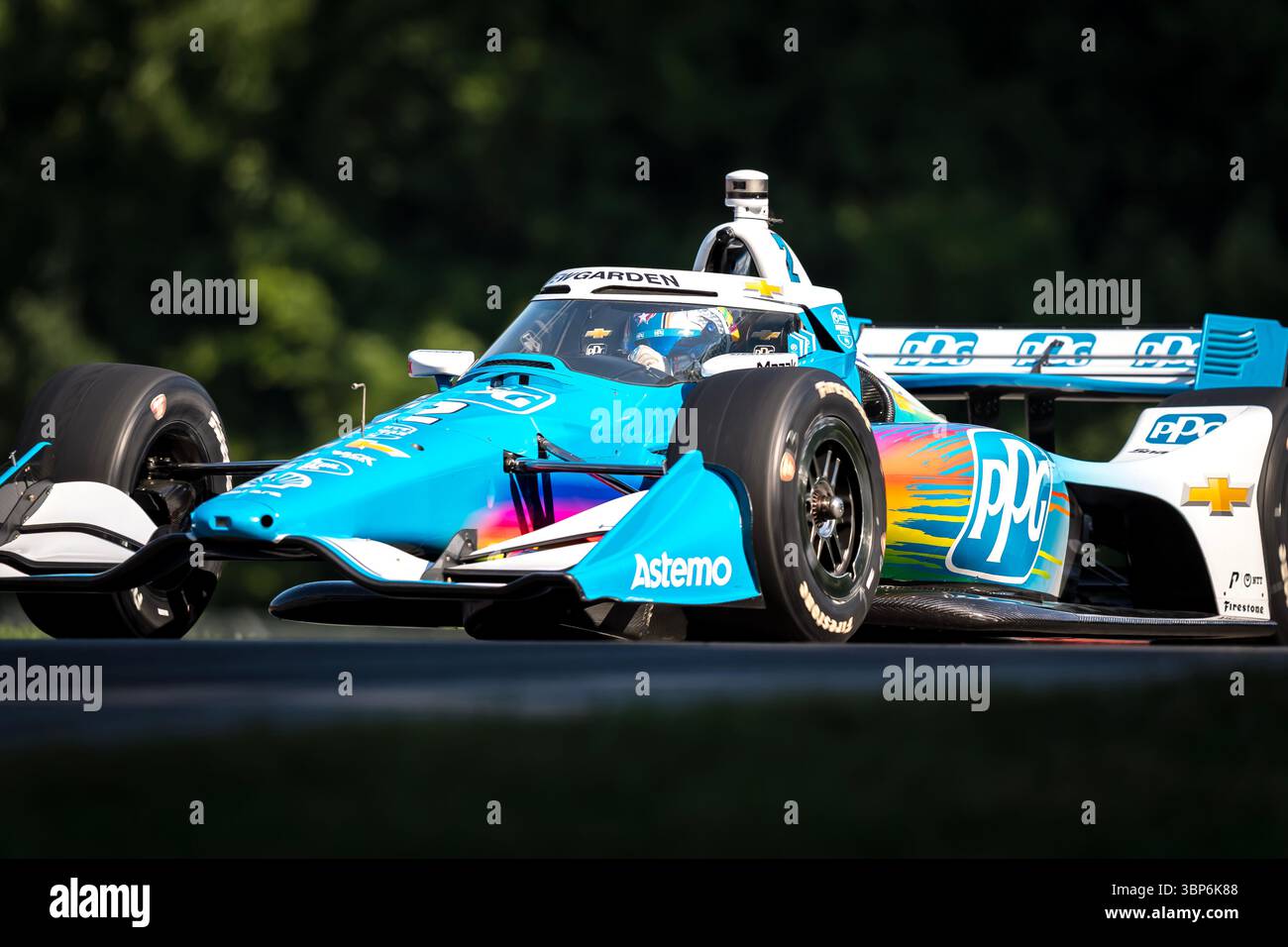 Lexington, OH, USA - 06. Juli 2025: JOSEF NEWGARDEN (2) aus Nashville, TN, reist während eines Trainings für den Honda Indy 200 auf dem Mid-Ohio Sports Car Course in Lexington OH durch die Kurven. Stockfoto