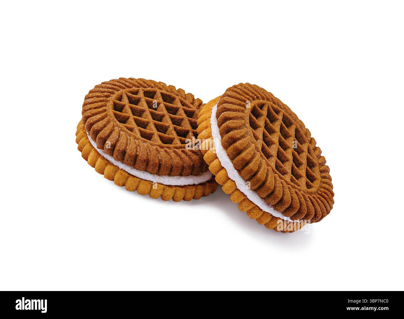 Zwei weiche, cremegefüllte Kekse sitzen nebeneinander auf einer weißen Oberfläche und zeigen ihr strukturiertes Design und ihre lebendige Farbe. Ideal für einen süßen Leckerbissen Stockfoto