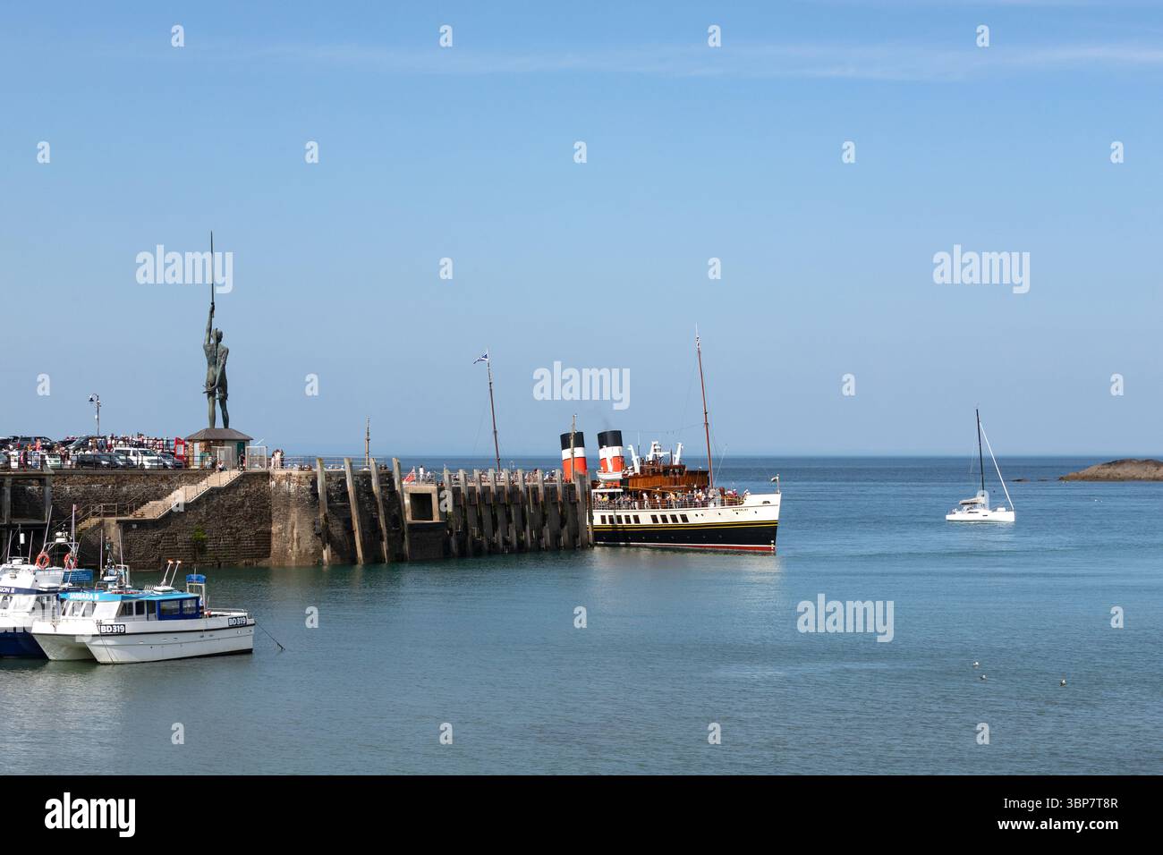 PS Waverley wurde 1946 gebaut und ist der letzte Raddampfer für Passagiere auf Seefahrten der Welt. Gesehen am Pier, Ilfracombe Hafen Stockfoto