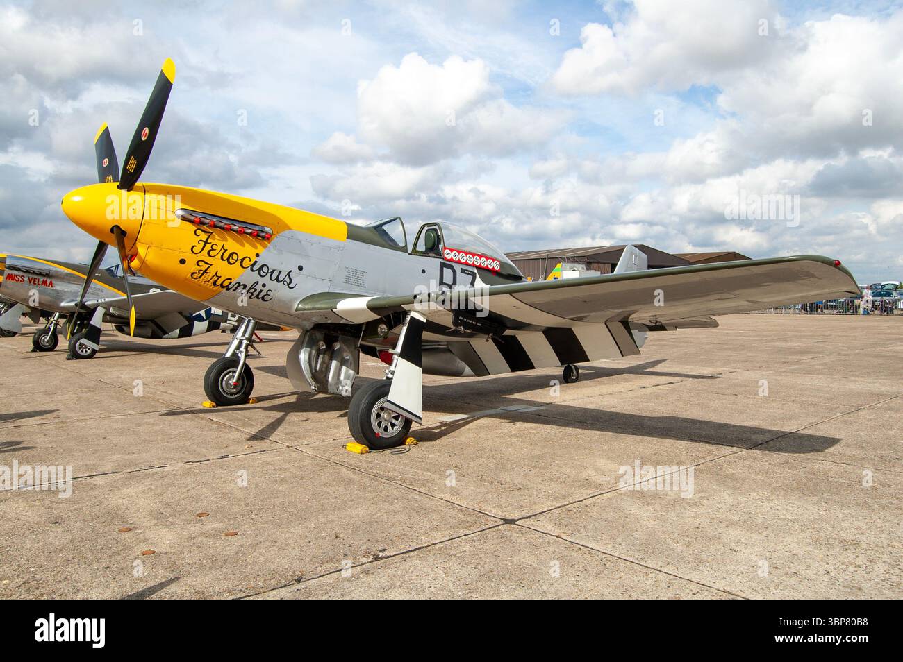 Nordamerikanisches Kampfflugzeug P-51D Mustang aus dem Zweiten Weltkrieg auf der Duxford Airshow. Stockfoto