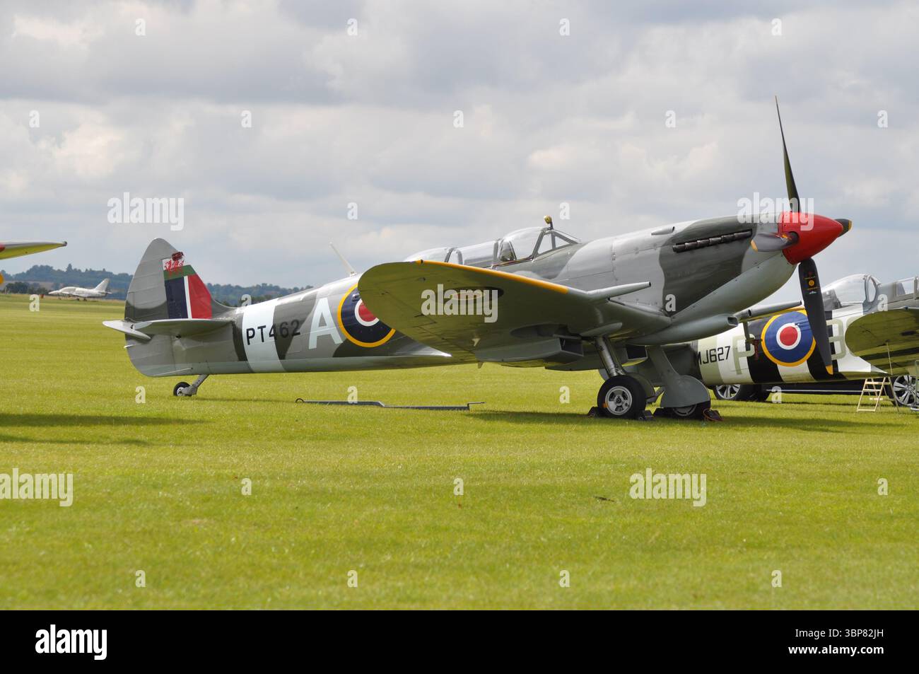 Supermarine Spitfire Kampfflugzeug aus dem Zweiten Weltkrieg auf der Duxford Airshow in England. Warbirds und historische Flugzeuge. Stockfoto
