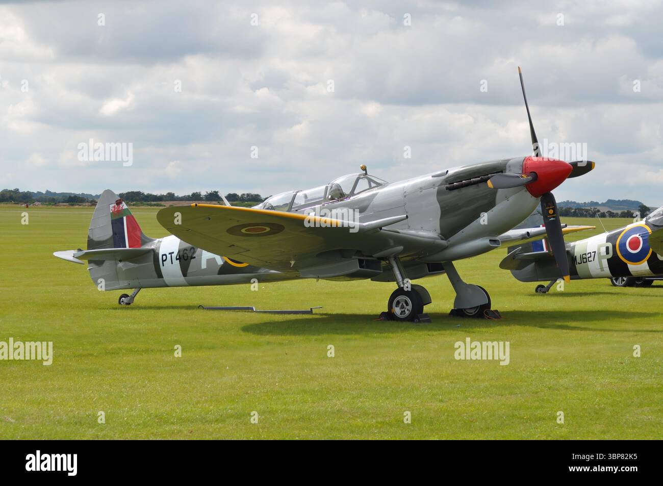 Supermarine Spitfire Kampfflugzeug aus dem Zweiten Weltkrieg auf der Duxford Airshow in England. Warbirds und historische Flugzeuge. Stockfoto