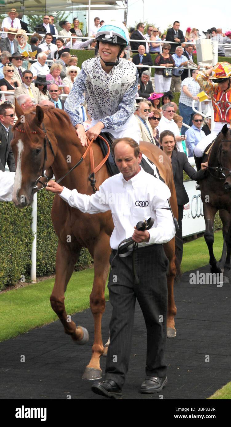 Sara Cox im Glorious Goodwood - 28. Juli 2011 Stockfoto