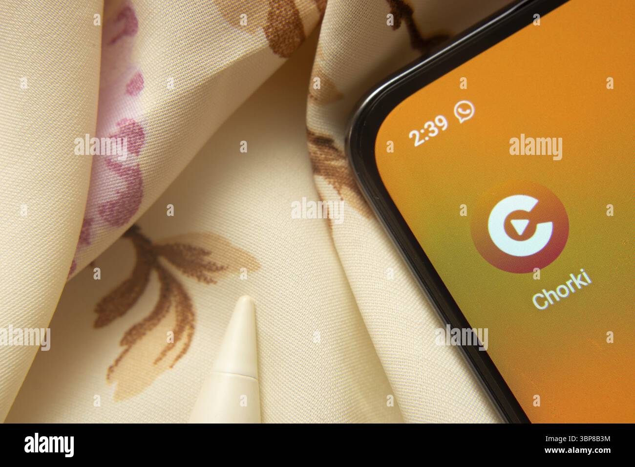 Dhaka, Bangladesch, 07. Mai 2025: Das Symbol der Chorki-App wird auf dem Smartphone angezeigt Stockfoto