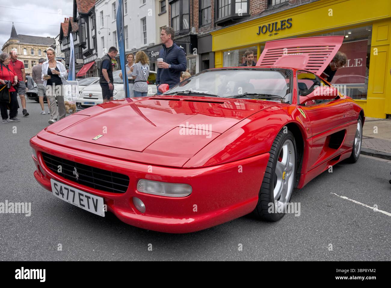 Ferrari 355 F1 Berlinetta. Italienisches Superauto Rot 1998 Stockfoto