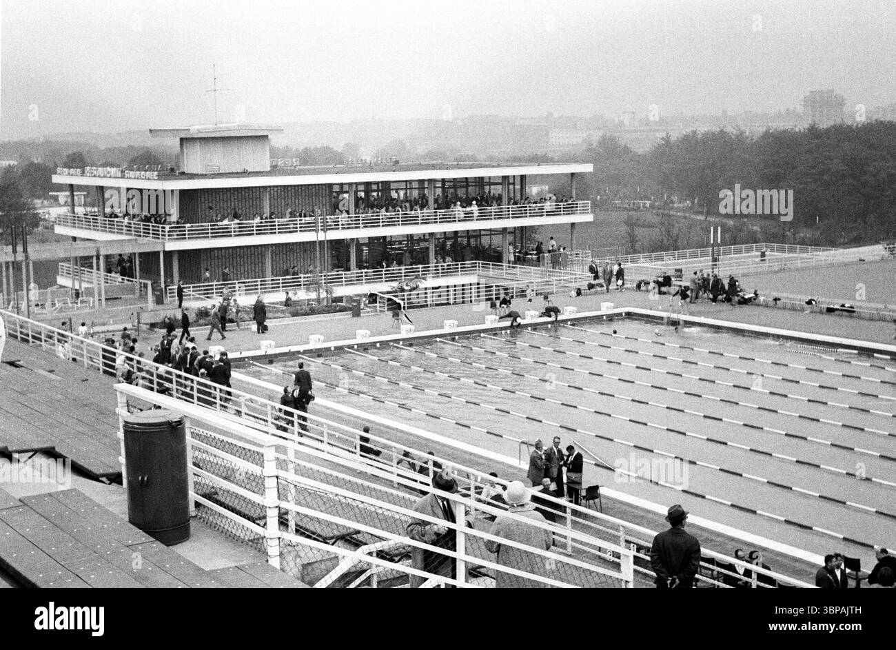60er Jahre, Sport, Schwimmen, Westdeutsche Meisterschaften im Juli 1965 in den Grugatherden in Essen-Ruettenscheid, Schwimmbäder, Deutschland, Essen, Ruhrgebiet, Nordrhein-Westfalen, NRW Stockfoto