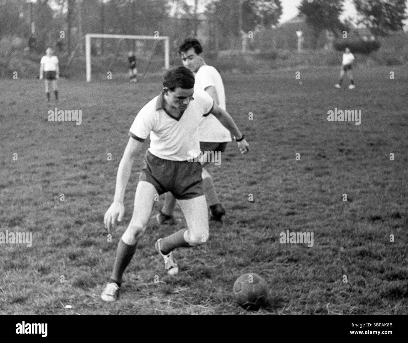 60er Jahre, Firmensport, Fußball, GHH Gutehoffnungshuette, Match Industriebau vs. Stahlbau im September 1965, Oberhausen, Oberhausen-Sterkrade, Ruhrgebiet, Nordrhein-Westfalen, NRW, Schauplatz des Spiels Stockfoto