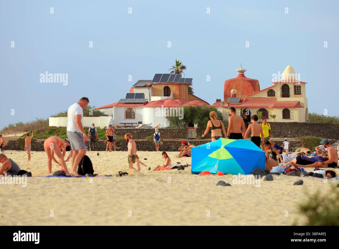 Strand La Concha und Traumhaus, Fuerteventura, Kanarische Inseln, Spanien, Europa, EU . Aufgenommen 2025 Stockfoto