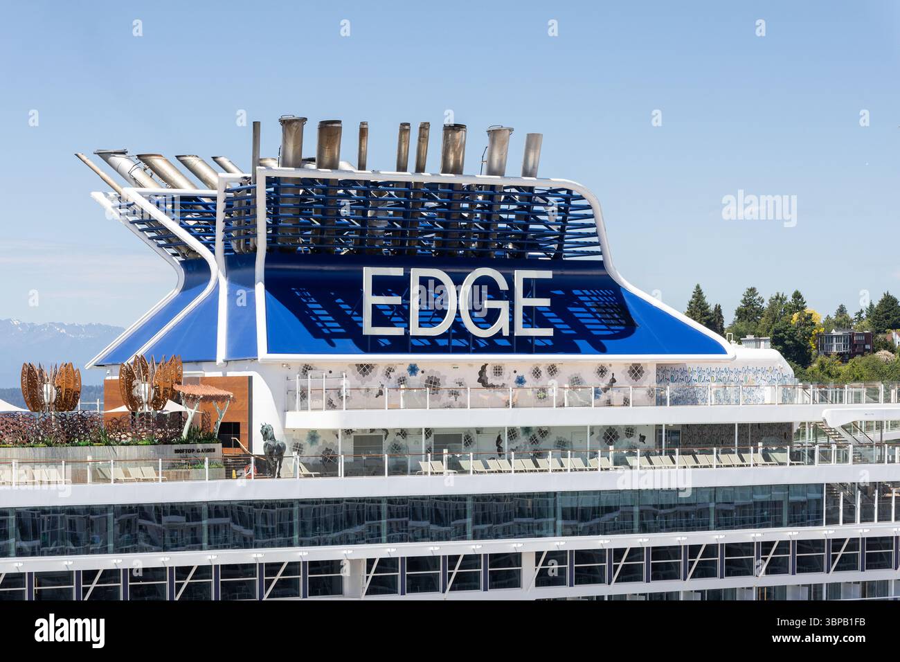 Das Celebrity Cruises Edge Kreuzfahrtschiff hat in Seattle angedockt. Das Schiff ist das erste Schiff ihrer Edge-Linie und bekannt für seine luxuriöse Ausstattung. Stockfoto