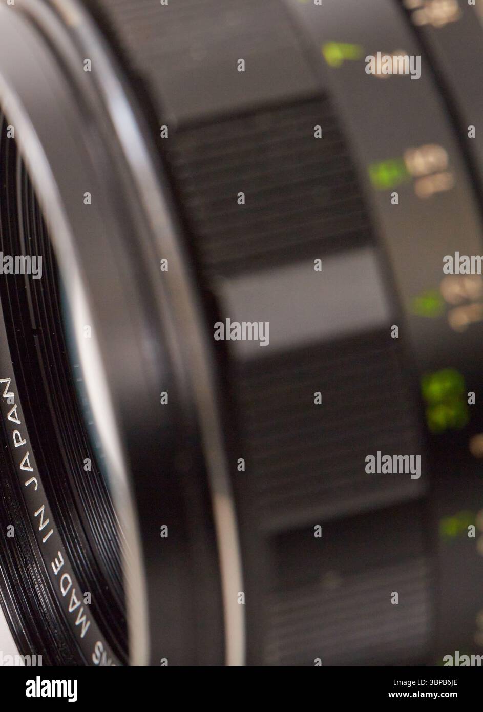 Makroaufnahmen einer alten manuellen 35-mm-Spiegelreflexkamera mit 58-mm-F/1,4-Objektiv Stockfoto