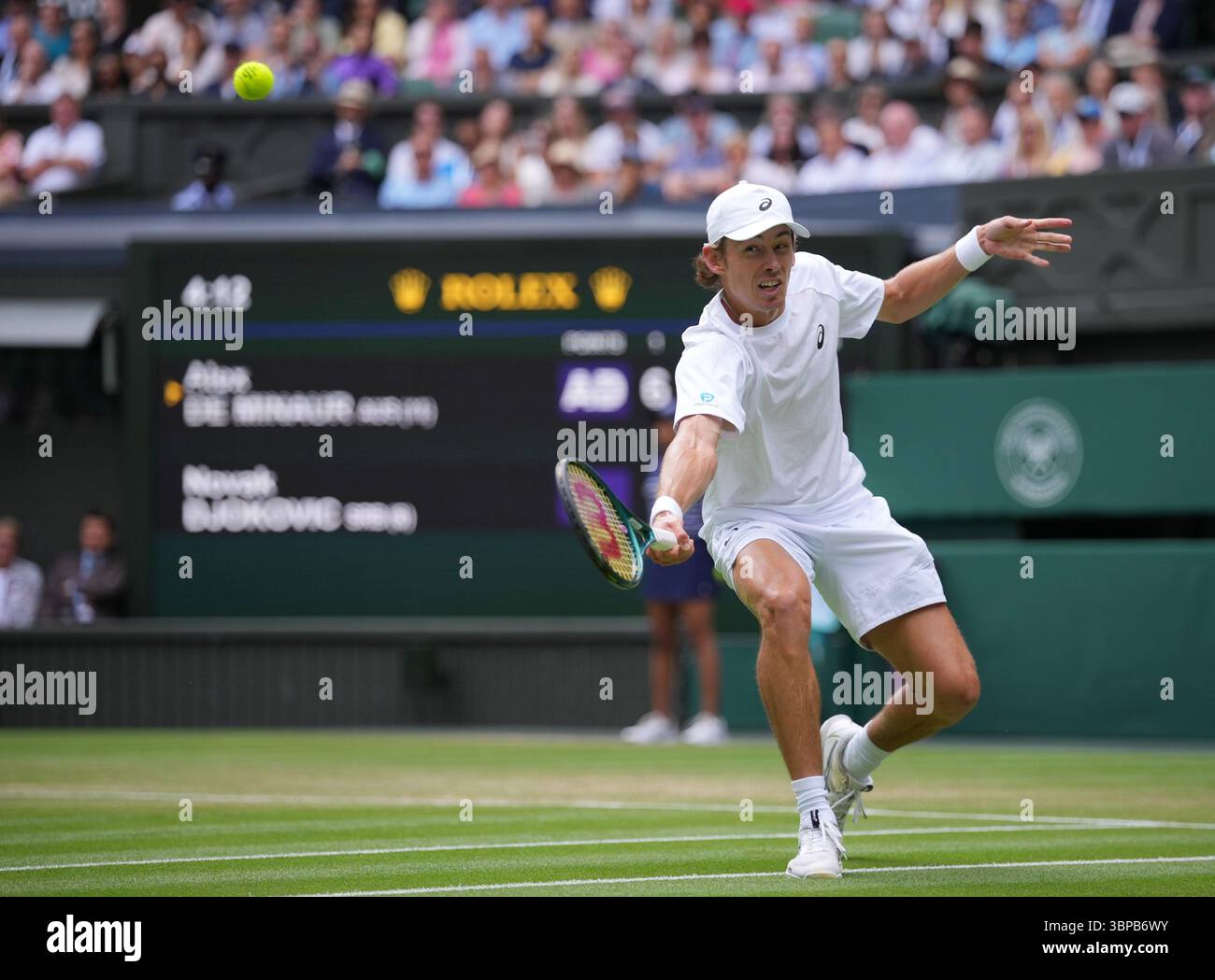 LONDON, ENGLAND - 07. JULI: Alex de Minaur aus Australien spielt am 8. Tag der Meisterschaft Wimbledon 2025 im All England Lawn Tennis and Croquet Club am 7. Juli 2025 in London, England (Foto: MB Media) Credit: MB Media Solutions/Alamy Live News Stockfoto