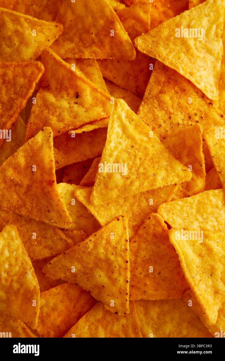 Knusprige Nacho BBQ Tortilla Chips, Draufsicht. Stockfoto
