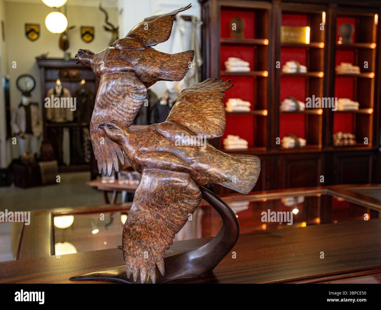 Purdey & Sons wurde 1814 gegründet, um Sportgewehre und -Gewehre sowie luxuriöse Kleidung und Accessoires zu kreieren. Stockfoto