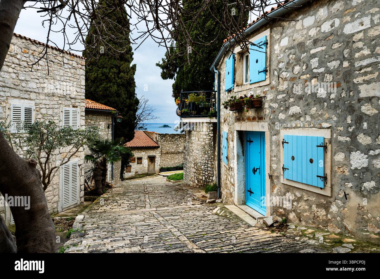 Romantische Architektur im venezianischen Stil in Rovinj an der Adria in Kroatien. Stockfoto