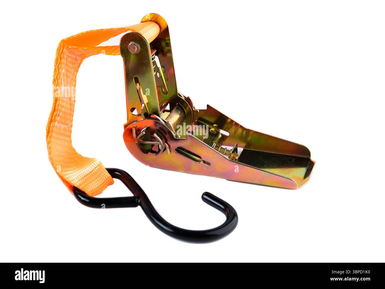 Industrieller Ratschenmechanismus mit angebrachtem orangefarbenen Zurrgurt und schwarzem Haken, weiß dargestellt. Sauberes Bestandsbild für Produktanzeige oder E- Stockfoto