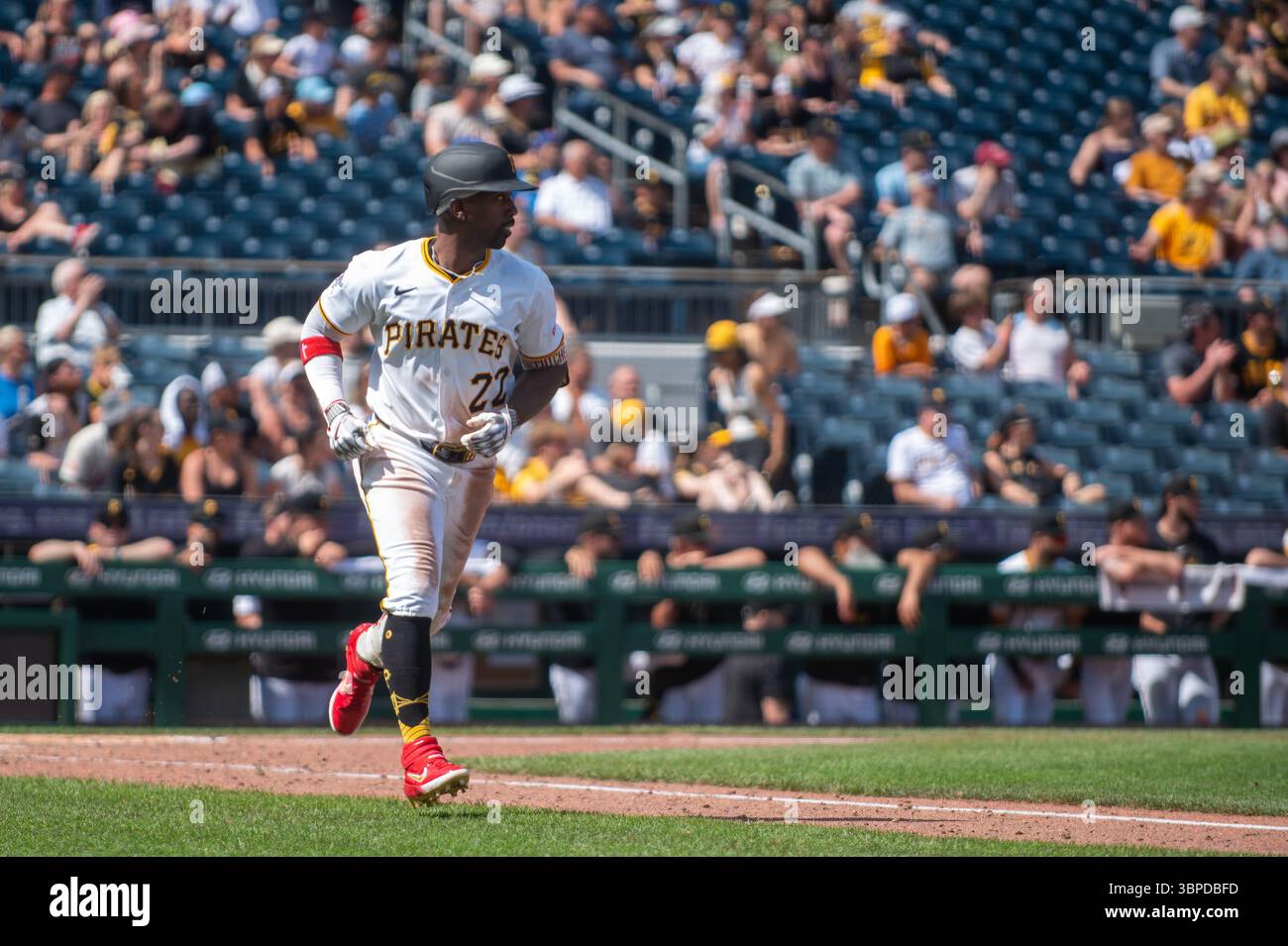 Andrew McCutchen, der Pittsburgh Pirates-Outfield, geht zur 1st Base, nachdem er am 29. Juni 2025 während eines Spiels gegen die New York Mets eine Single getroffen hat Stockfoto