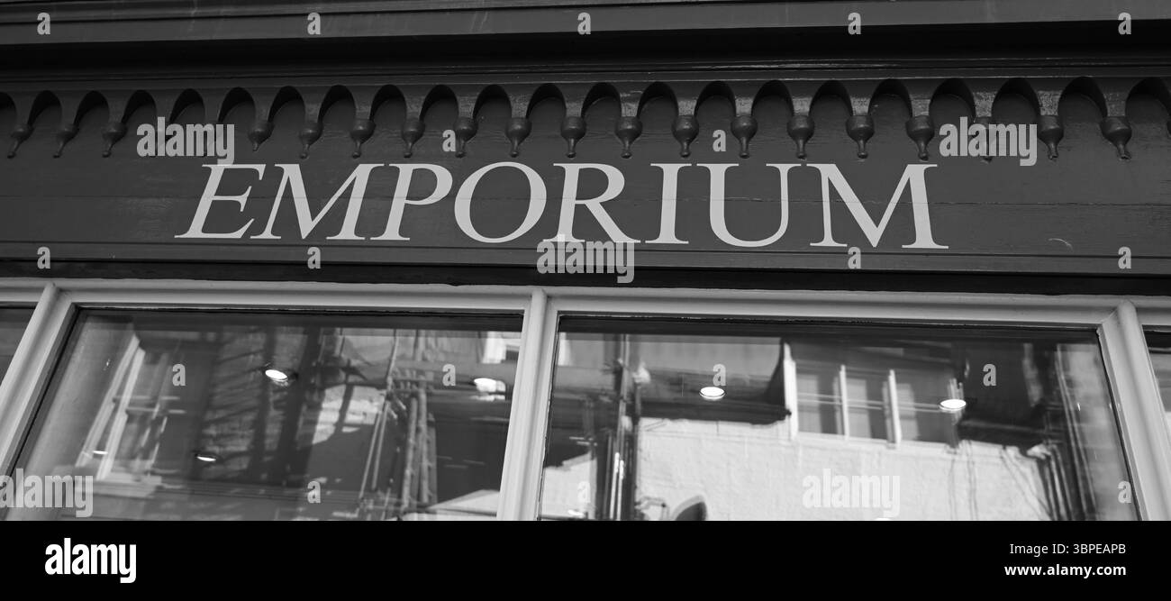 The Emporium, viktorianisches Einzelhandelsgeschäft, 26 High Street, Staithes, Saltburn by the Sea, Cleveland, Stockfoto