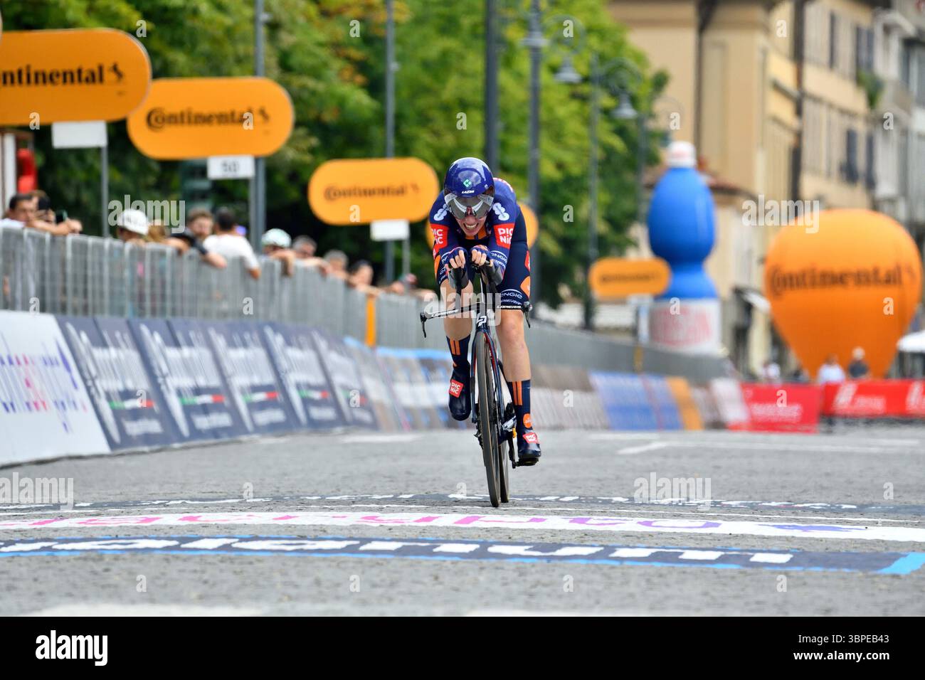 Bergamo, Italien. Juli 2025. GEORGI Pfeiffer (GBR) während des Giro d'Italia Women - Stage 1 - Bergamo/Bergamo, Giro d'Italia Rennen in Bergamo, Italien, 06. Juli 2025 Credit: Independent Photo Agency/Alamy Live News Stockfoto