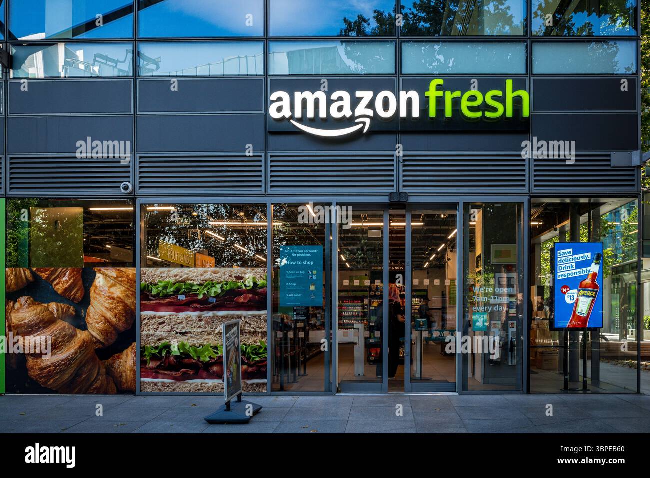 Amazon Fresh Store UK - Amazon Fresh Shop im Euston Tower 296 Euston Rd London. Stockfoto