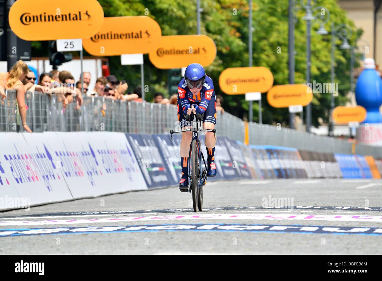 Bergamo, Italien. Juli 2025. STORRIE Becky (GBR) während des Giro d'Italia Women - Stage 1 - Bergamo/Bergamo, Giro d'Italia Rennen in Bergamo, Italien, 06. Juli 2025 Credit: Independent Photo Agency/Alamy Live News Stockfoto
