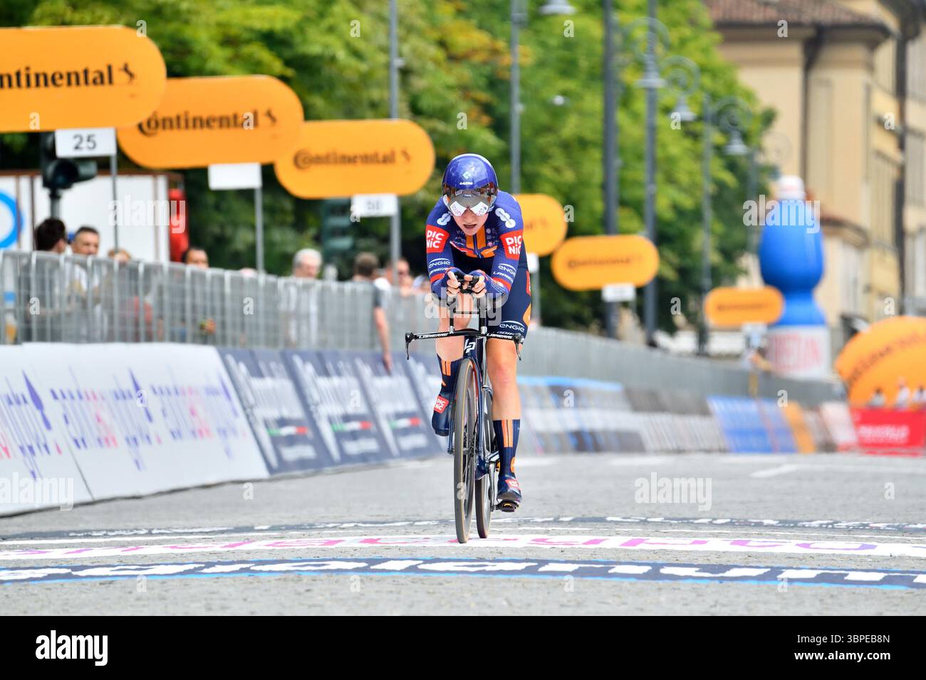 Bergamo, Italien. Juli 2025. JASTRAB Megan (USA) während des Giro d'Italia Women - Stage 1 - Bergamo/Bergamo, Giro d'Italia Rennen in Bergamo, Italien, 06. Juli 2025 Credit: Independent Photo Agency/Alamy Live News Stockfoto