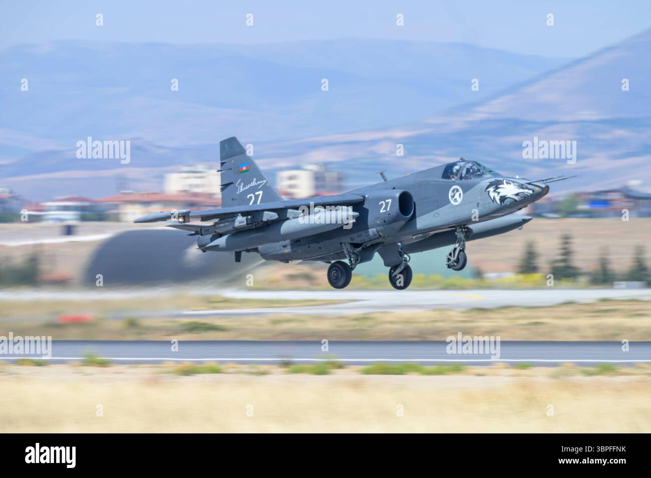 Konya, Türkei - 07.02.2025: Mehrere Kriegsflugzeuge aus der Türkei, den Vereinigten Staaten, Katar, Ägypten, Ungarn, die Luftstreitkräfte Aserbaidschans und Saudi-Arabiens versammeln sich für eine Stockfoto