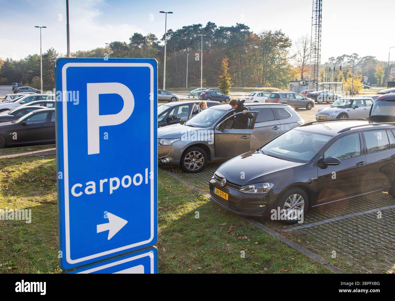 Niederlande, Carsharing Parking (auch Car-Sharing, Ride-Sharing und Lift-Sharing genannt) ist die gemeinsame Nutzung von Fahrten, so dass mehrere Personen i reisen Stockfoto