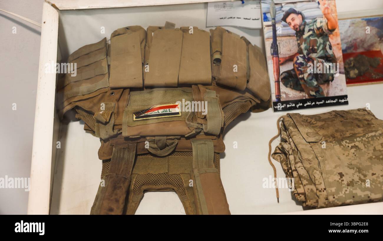 Einzigartige militärische Artefakte, die im Hilla Museum im Irak ausgestellt werden, beleuchten die Geschichte und Kultur der Region. Stockfoto