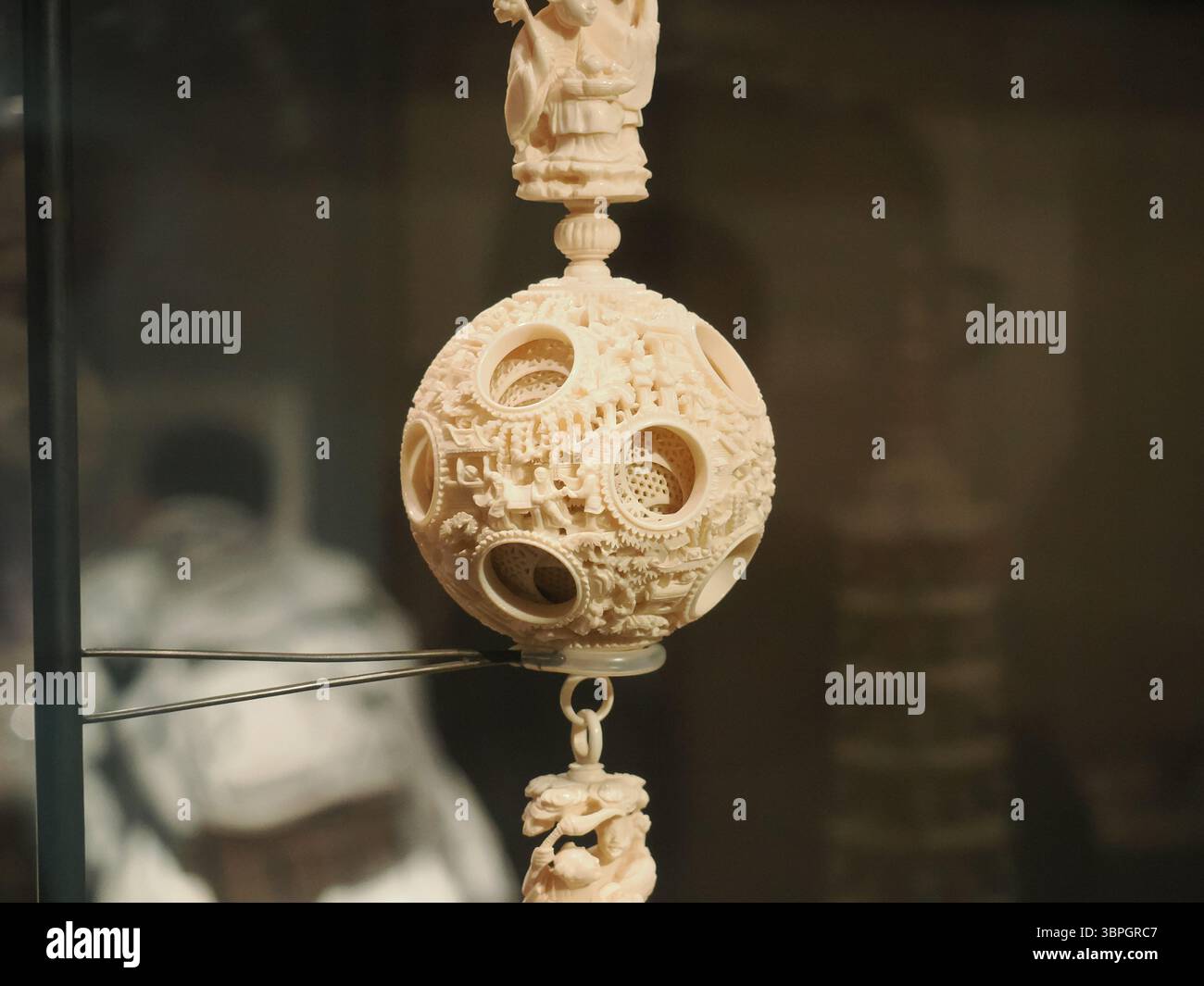 Komplizierter chinesischer Puzzle-Ball im National Palace Museum Stockfoto