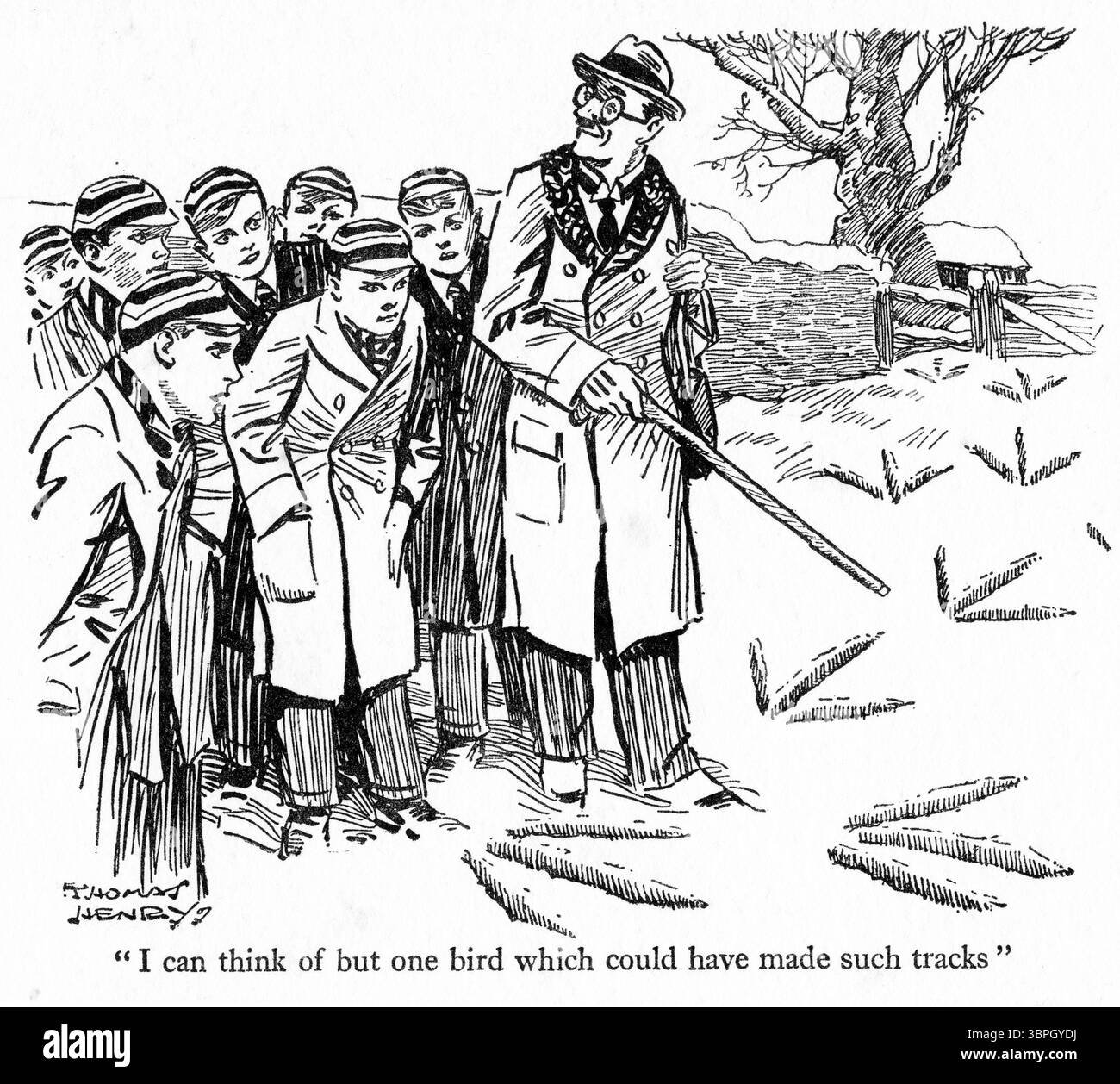 Ein Lehrer, der seine Klasse von Schuljungen mit den gigantischen Spuren eines riesigen Vogels im Schnee betört Stockfoto