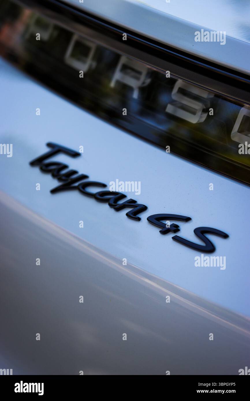 Porsche Taycan 4S Logo Stockfoto