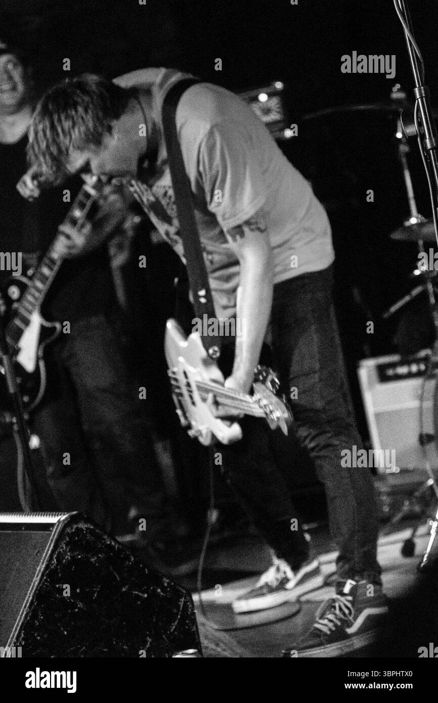 Punk-, Pop- und Metal-Bands aus dem Mittleren Westen, die Live-Musik spielen Stockfoto