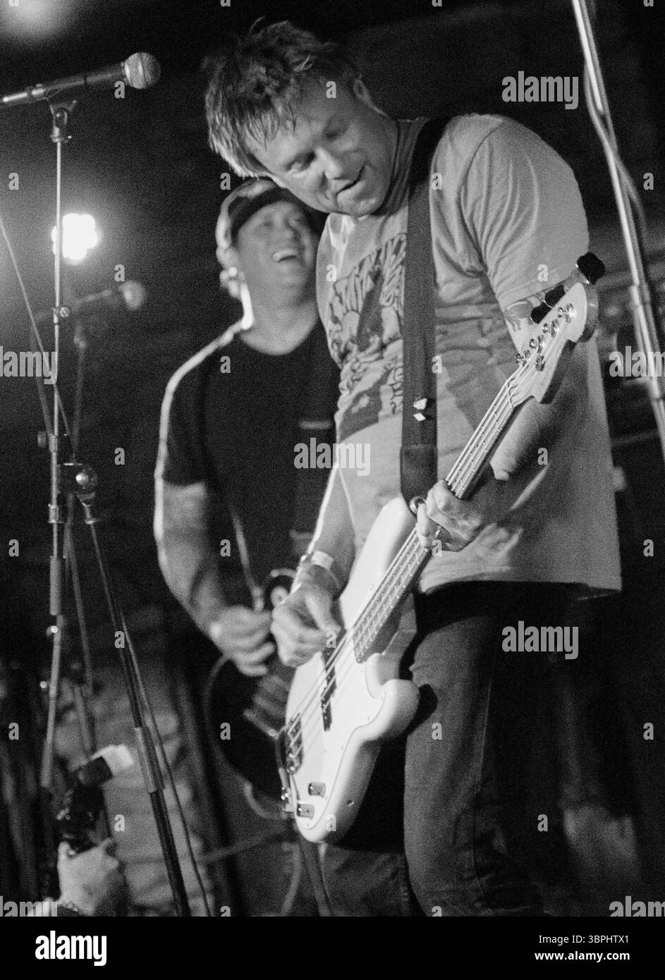 Punk-, Pop- und Metal-Bands aus dem Mittleren Westen, die Live-Musik spielen Stockfoto