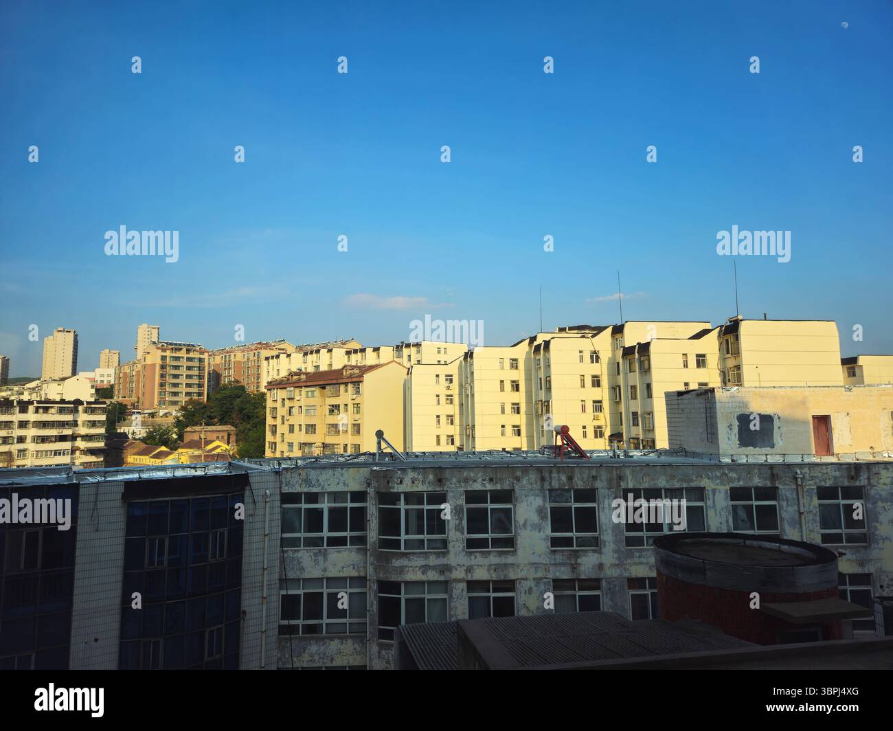Blue-Sky-Stadtbild des Boshan District, Zibo, Shandong, China Stockfoto