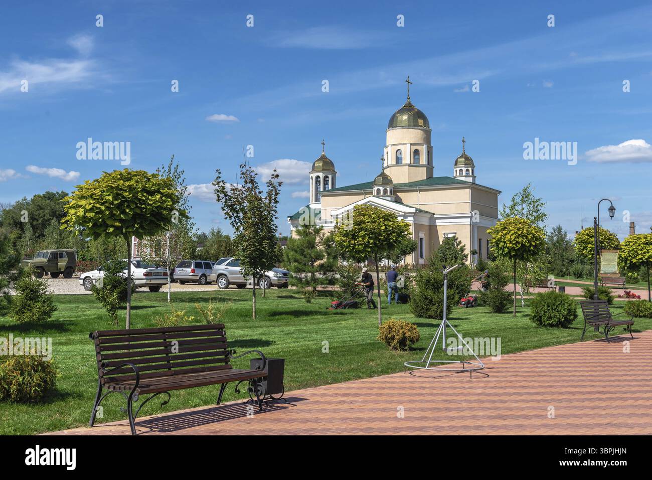 Bender, Moldau 06.09.2021. Alexander-Newski-Kirche in der Nähe der Festung Tighina in Bender, Transnistrien oder Moldau, an einem sonnigen Sommertag, Bender, Moldo Stockfoto