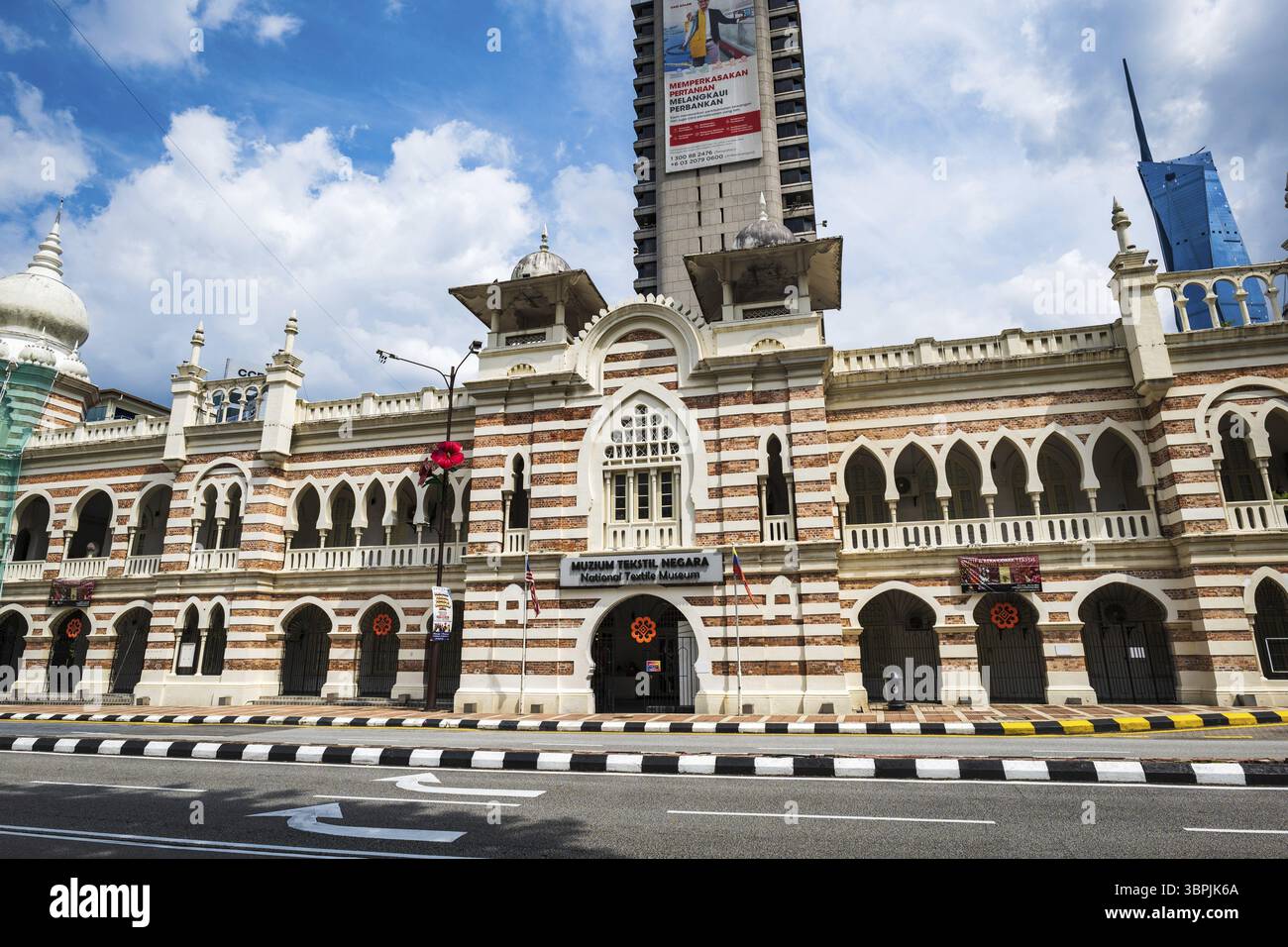 Kuala Lumpur, Malaysia - 12.15.2023: Sultan Abdul Samad Building, ein Wahrzeichen hsitorisches Regierungsgebäude im Zentrum von Kuala Lumpur, Malaysia Stockfoto