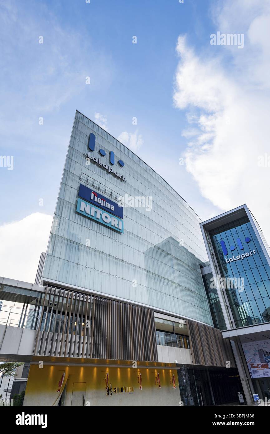 Kuala Lumpur, Malaysia - Mai 2023: LaLaport BBCC Shopping Center in Kuala Lumpur, ein japanisches Lifestyle Shopping Mall in Bukit Bintang City Stockfoto