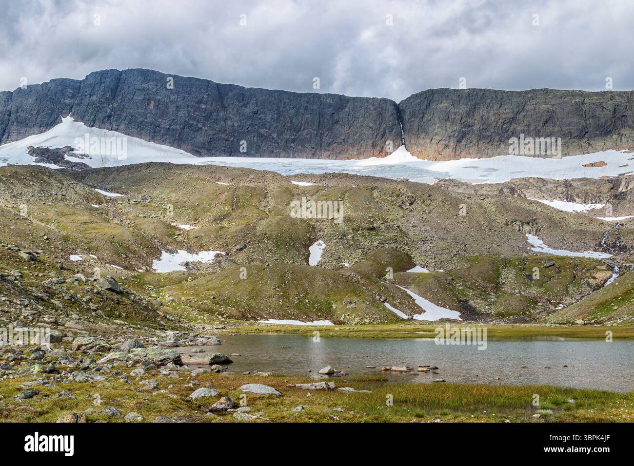 Gletscher See bei helags Mountain in der Schwedischen Wildnis Stockfoto