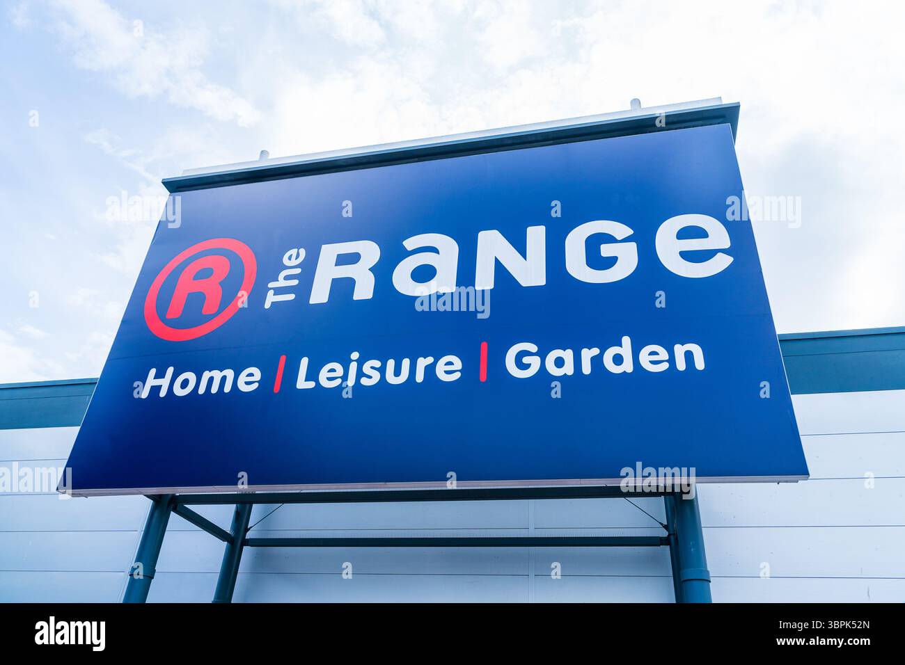 Erdington, Birmingham, Großbritannien – 4. Juli 2025: The Range, ein beliebtes britisches Möbelgeschäft Stockfoto