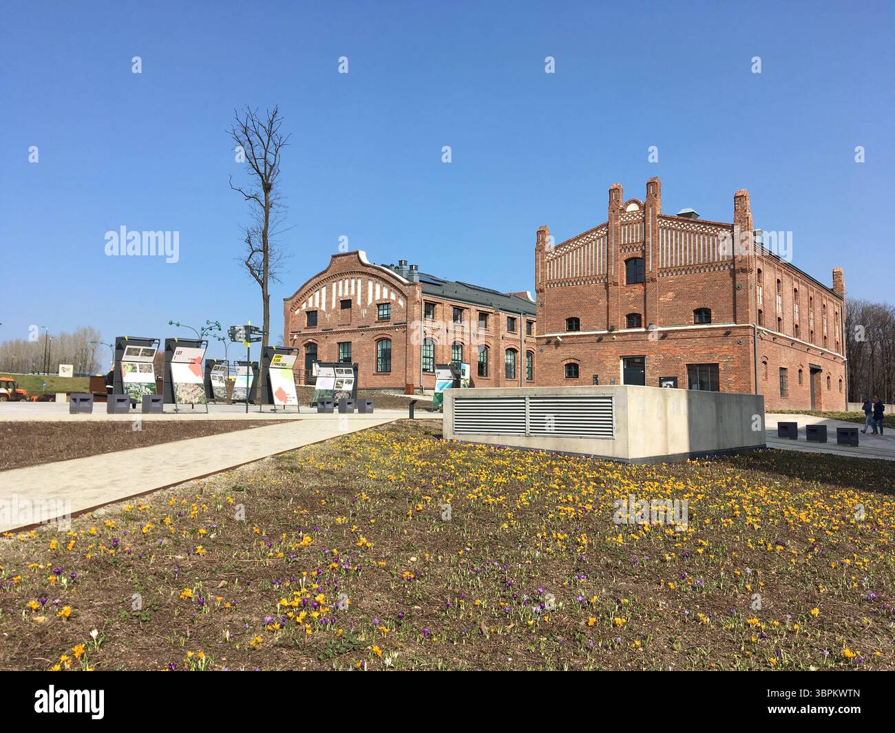 Außenaufnahmen des Schlesischen Museums in Kattowitz, einem Kulturkomplex, der auf einem ehemaligen Kohlebergwerk mit Glaswürfeln und unterirdischen Galerien erbaut wurde Stockfoto