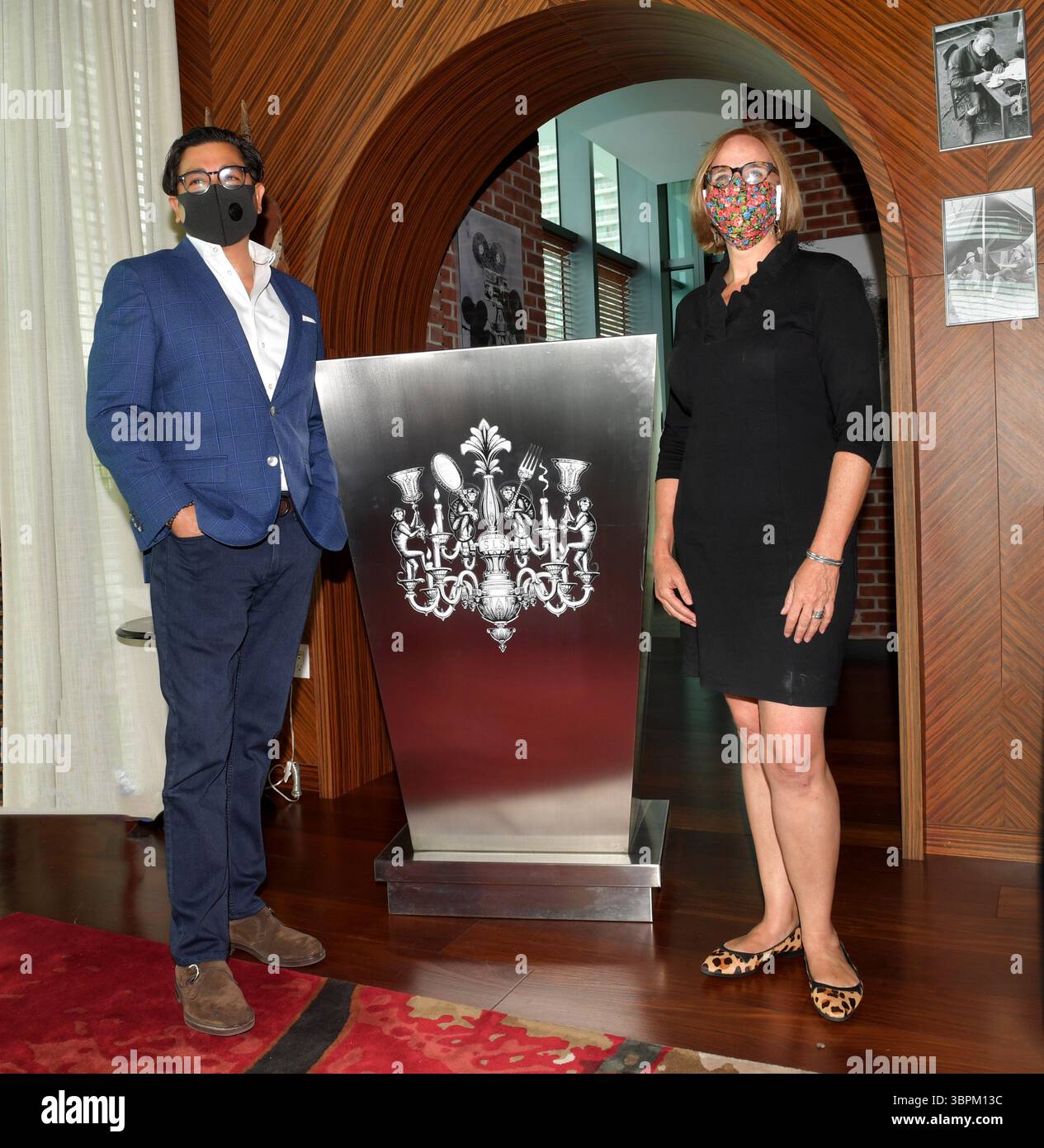 17. Juni 2020, Brickell, Florida, Vereinigte Staaten von Amerika: BRICKELL, FL – 17. JUNI: Anlässlich der Wiedereröffnung seines Portfolios in Miami veranstaltete die sbe eine Zeremonie zum Schneiden des blauen Bandes in SLS Brickell mit dem Gebietsvizepräsidenten Marco Selva und der Kommissarin Eileen Higgins. Das companyÃs Angebot an Luxus- und Lifestyle-Angeboten umfasst SLS Brickell, SLS LUX Brickell, SLS South Beach, Hyde Midtown Miami und Shore Club sowie Restaurants und Bars wie The Bazaar by JosÅ½ AndrÅ½s, Katsuya, FiÃlia, SAAM Lounge, Diez y Seis, Hyde Beach und Sky Bar im SLS Brickell Hotel & Residence am 17. Juni 2020 Stockfoto