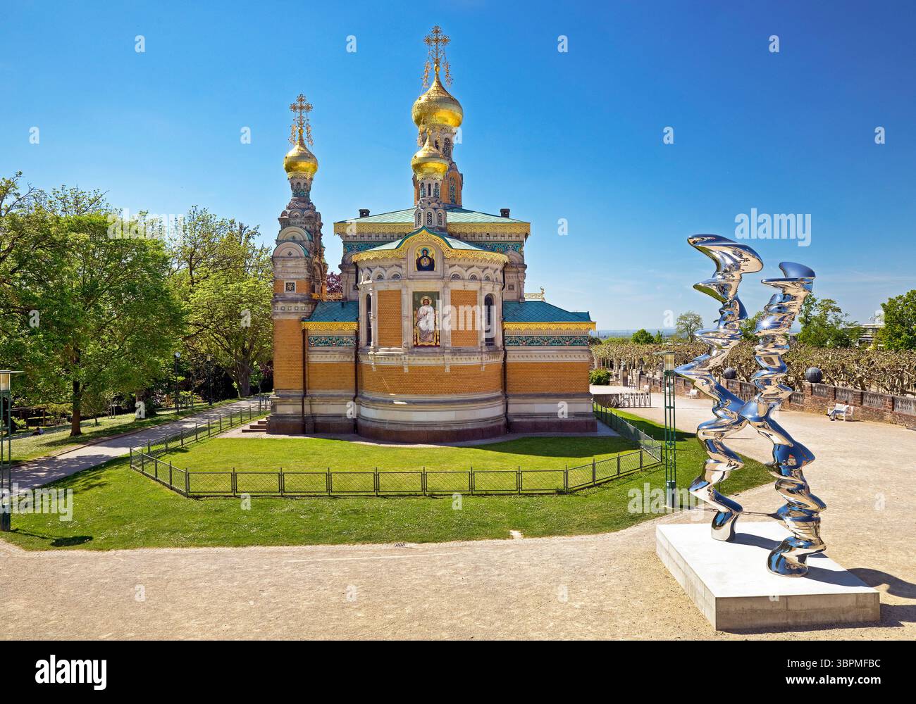 Russische Kapelle mit Edelstahlskulptur unter dem Titel Points of View, Mathildenhoehe, Deutschland, Hessen, Darmstadt Stockfoto