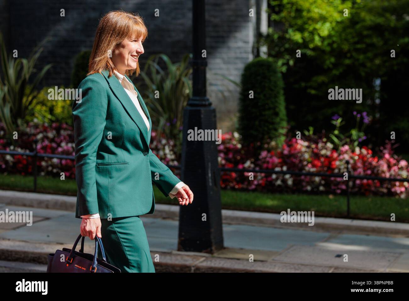 Downing Street, London, Großbritannien. Juli 2025. Rachel Reeves, Finanzkanzlerin, hat gesehen, wie er die Downing Street zu Fuß verlassen hat. Quelle: Amanda Rose/Alamy Live News Stockfoto