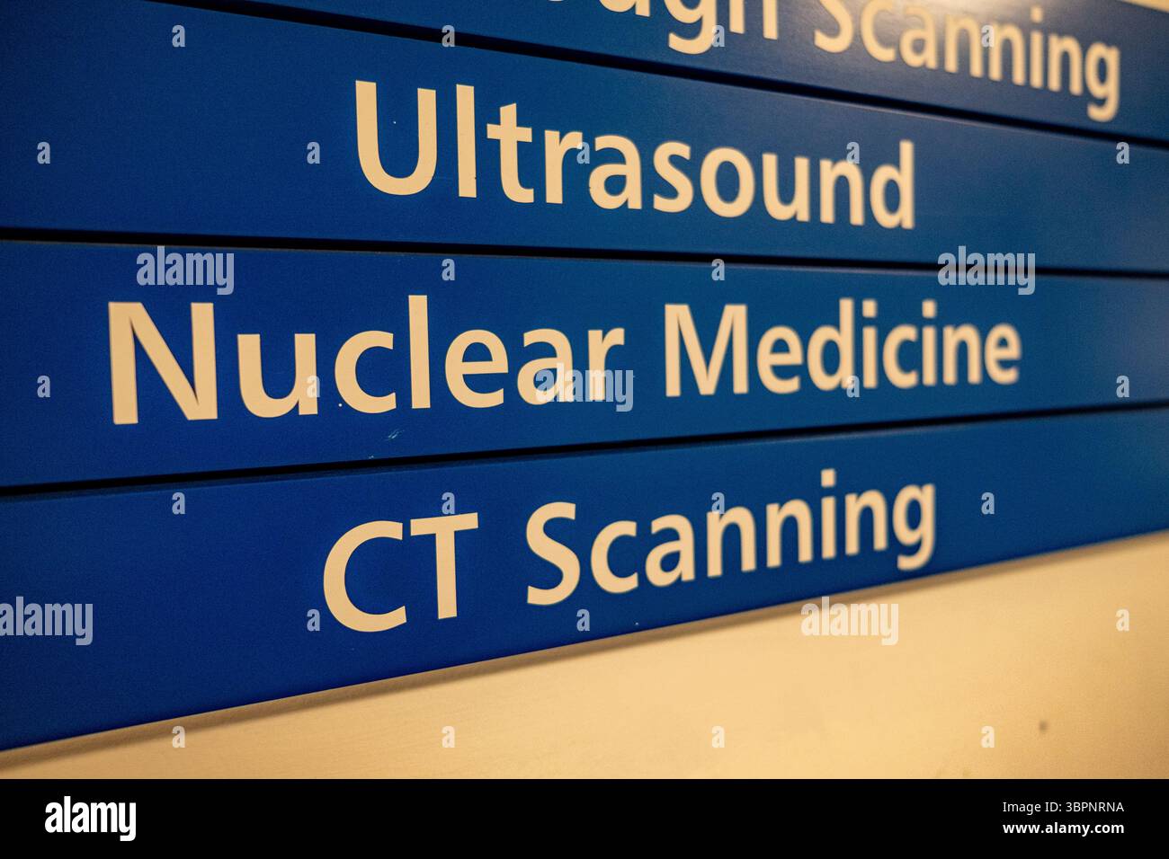 Krankenhausbeschilderung für Ultraschall, Nuklearmedizin und CT-Scanning Stockfoto