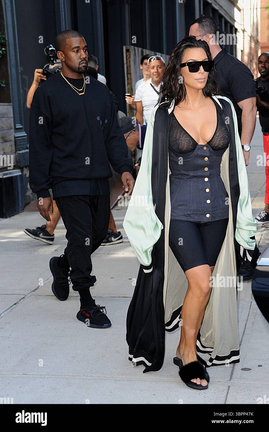 NEW YORK, NY - AUGUST 30: Kanye West und Kim Kardashian wurden am 30. August 2016 in New York City auf den Straßen von Manahttan gesehen. Leute: Kanye West, Kim Kardashian. (Kreditbild: © SMG via ZUMA Wire) Stockfoto