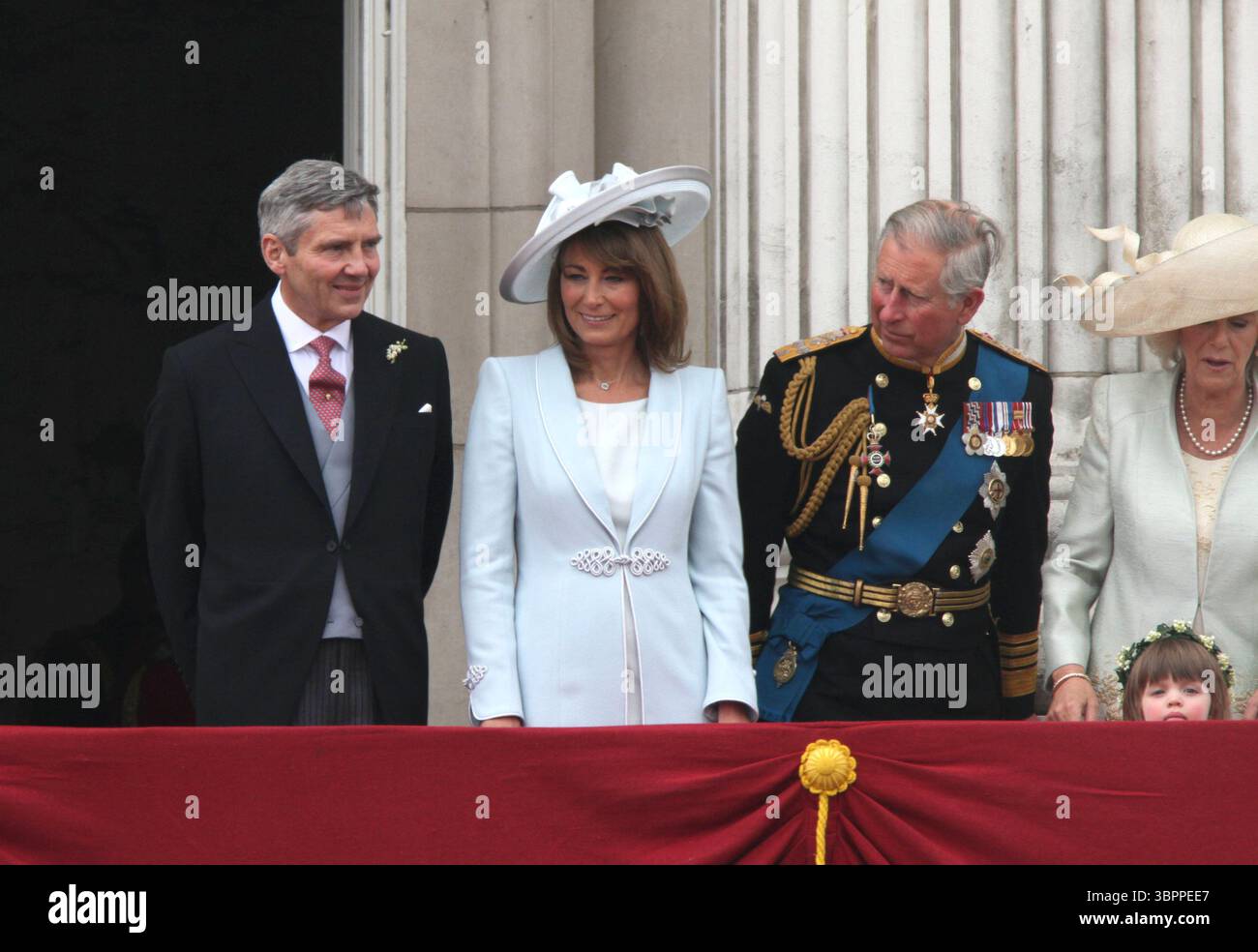 Camilla die Herzogin von Cornwall und Prinz Charles mit Michael und Carole Middleton am königlichen Hochzeitstag in London am 29. April 2011 Stockfoto