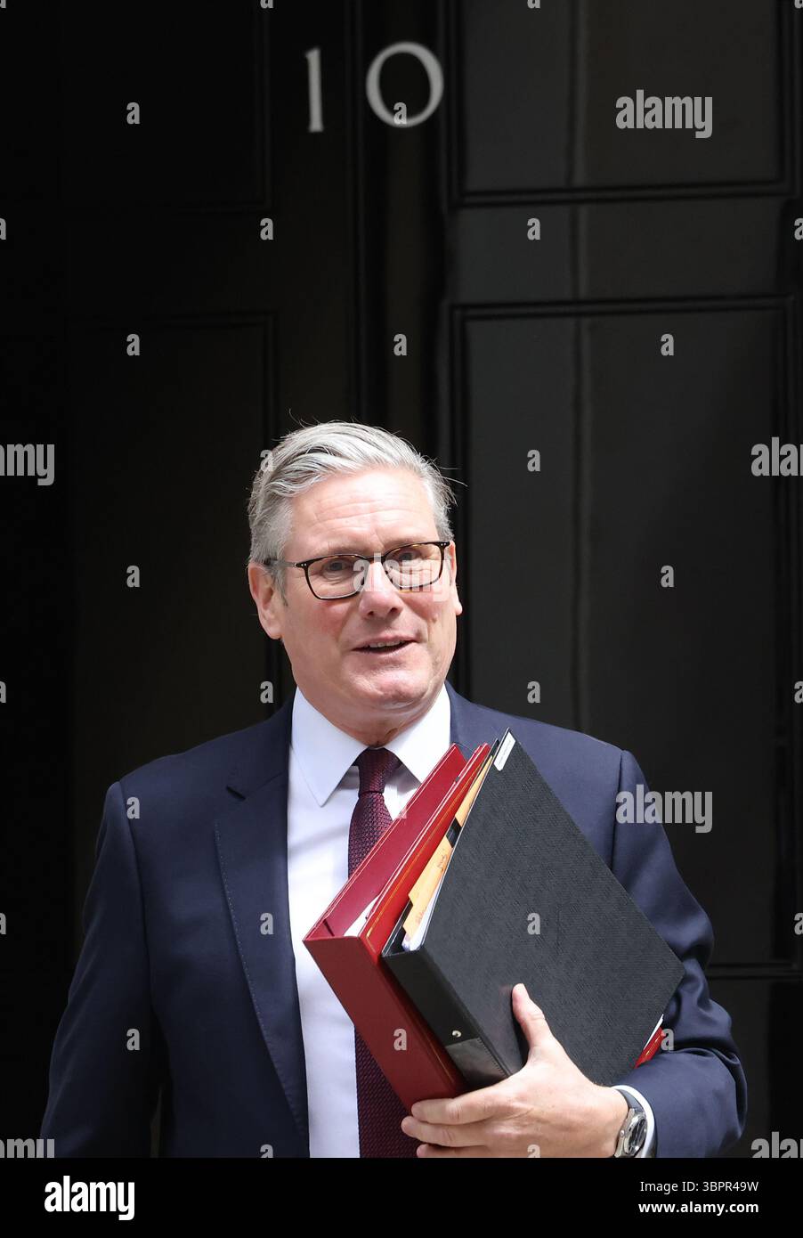 London, Vereinigtes Königreich, 9. Juli 2025. Der britische Premierminister Sir Keir Starmer verlässt die Downing Street 10 für PMQs in London. Kredit : Monica Wells/Alamy Live News Stockfoto London, Vereinigtes Königreich, 9. Juli 2025. Der britische Premierminister Sir Keir Starmer verlässt die Downing Street 10 für PMQs in London. Kredit : Monica Wells/Alamy Live News Stockfoto
