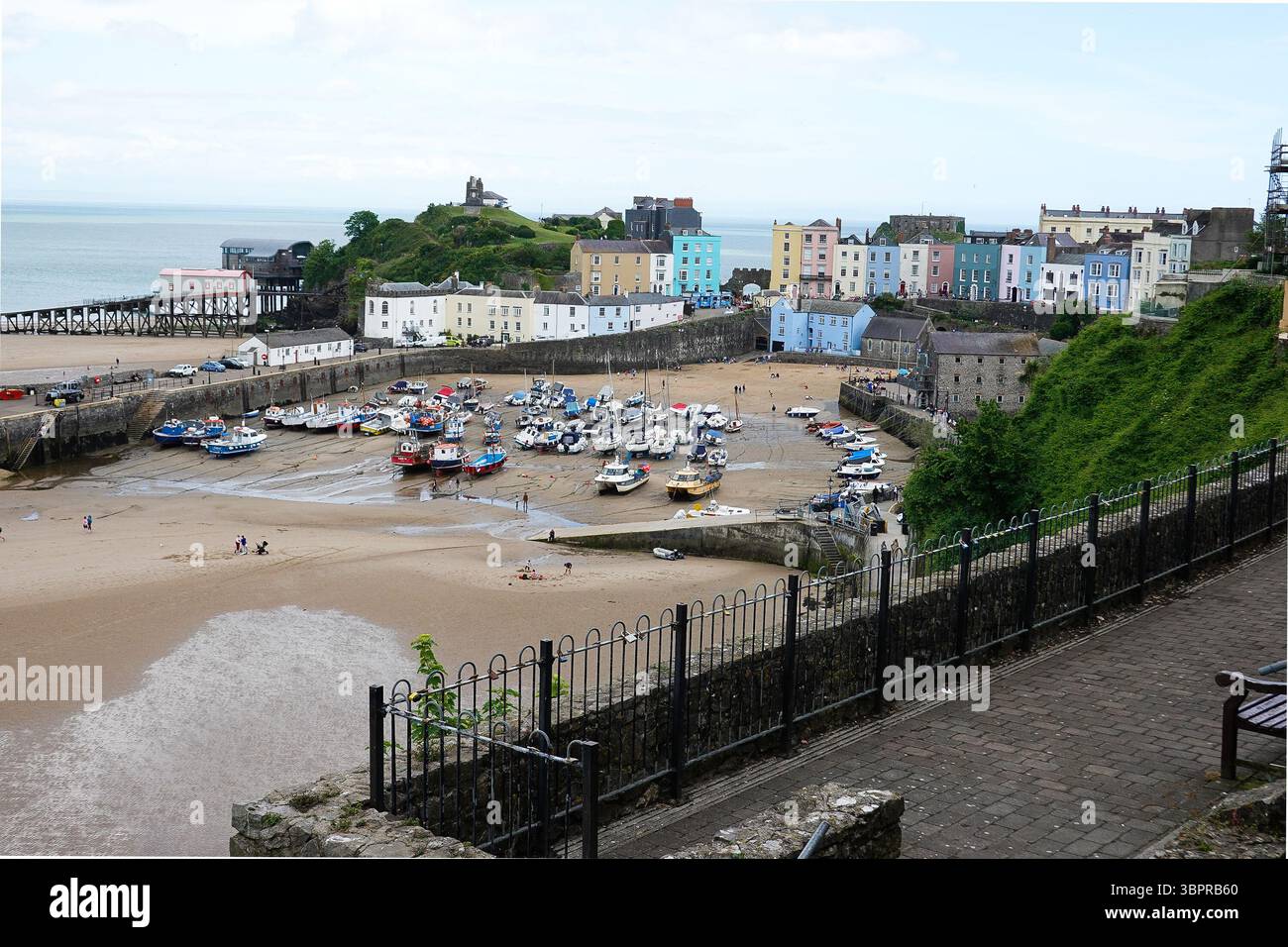 Tenby Hafen mit der Flut Stockfoto