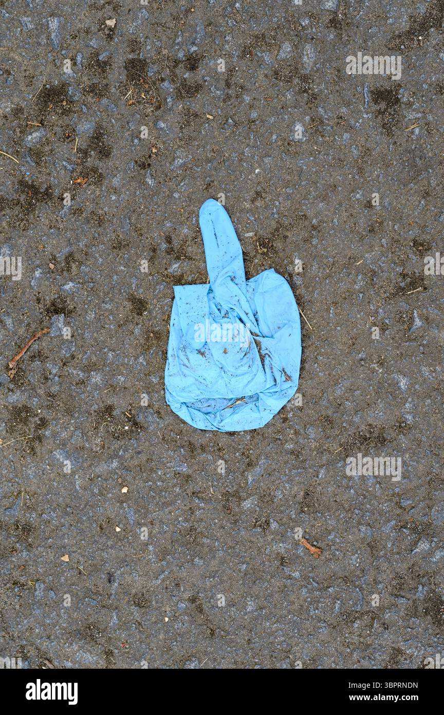 Mittelfinger eines alten Handschuhs, UK Stockfoto